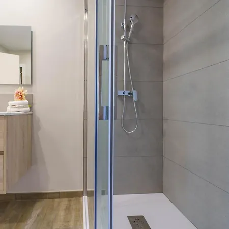 Casa vacanze Sea Breeze Lux House - Private Pool & Aircon
